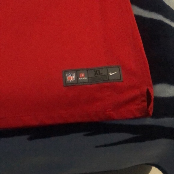 I’m selling a jersey the size is XL color is red the team is fortyniners - Picture 2 of 4